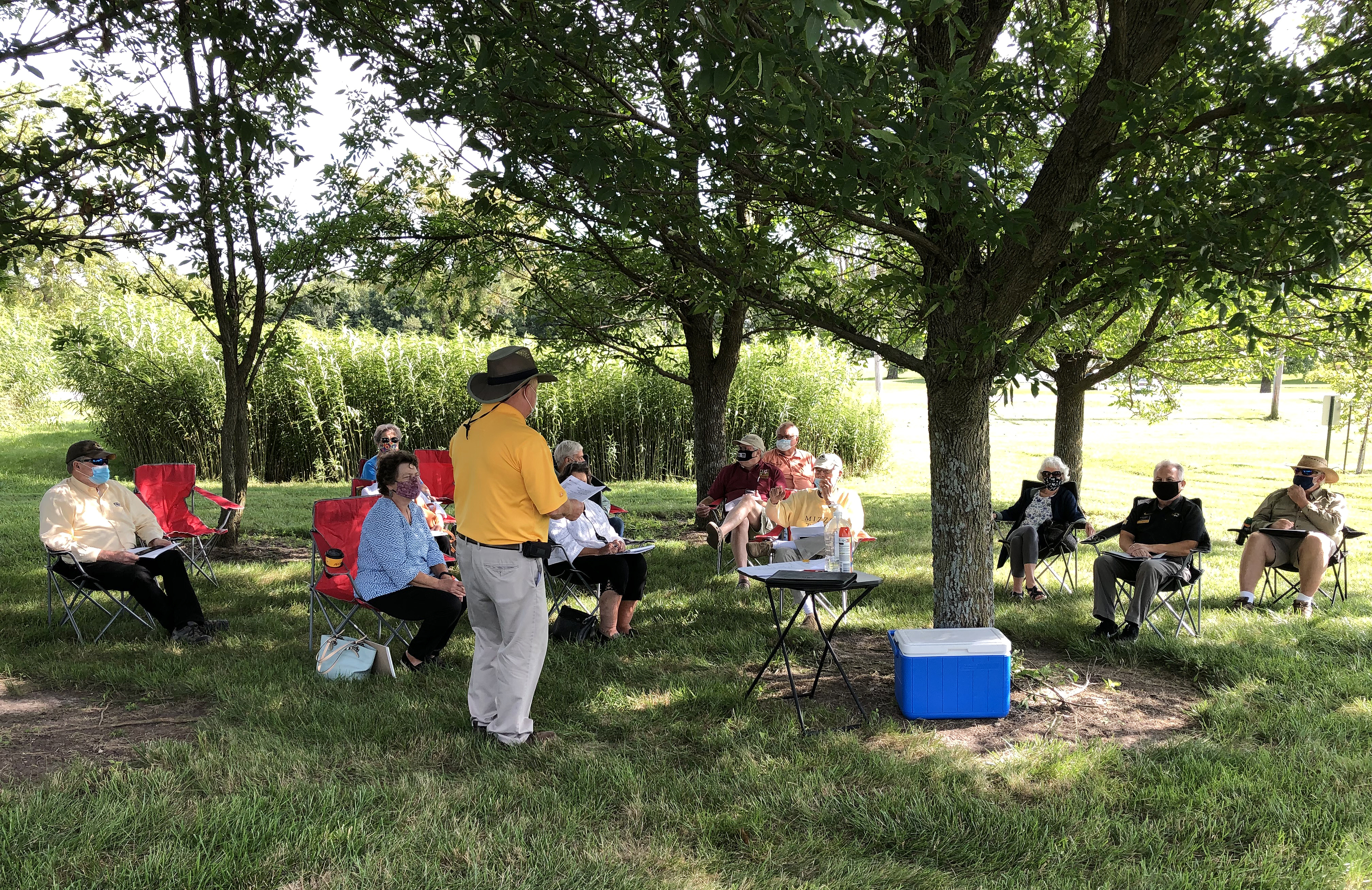 Mizzou Botanic Garden Director Pete Millier addresses the Friends of the Garden Advisory Board at an outdoor meeting on MU’s South Farm.